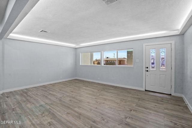 3705 VOLCANIC Avenue, El Paso, TX 79904