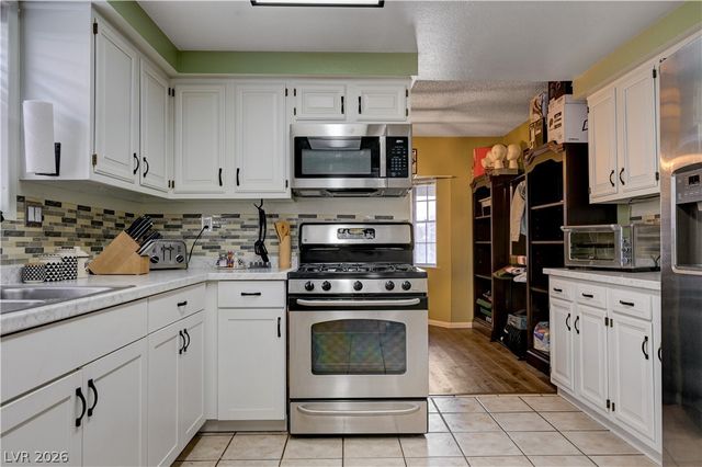 3928 Edgemoor Way, Las Vegas, NV 89121