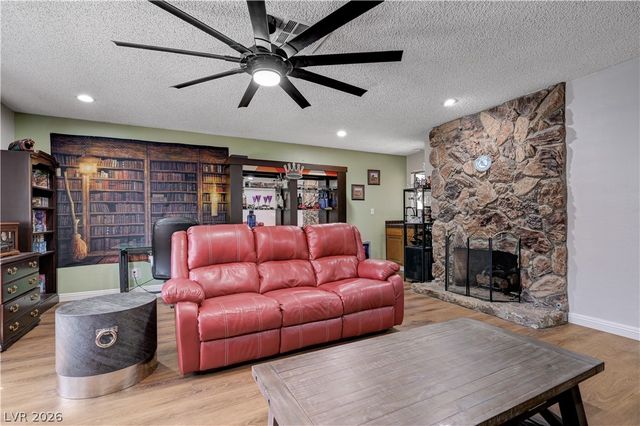 3928 Edgemoor Way, Las Vegas, NV 89121