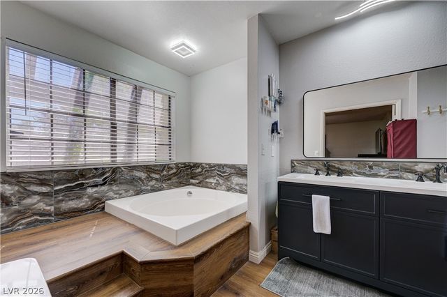 3928 Edgemoor Way, Las Vegas, NV 89121