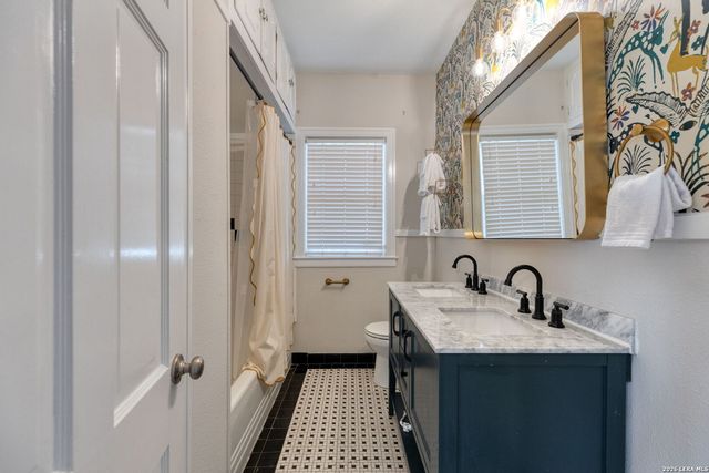 241 W HERMINE BLVD, San Antonio, TX 78212