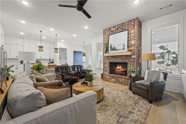 4816 N Marshall Avenue, Fayetteville, AR 72764