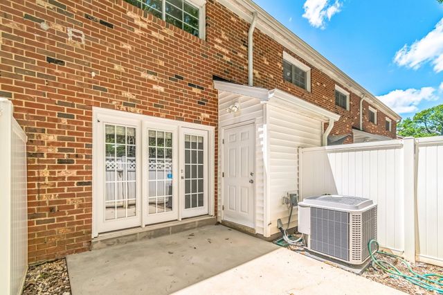 1215 Green Oaks Lane H, Charlotte, NC 28205