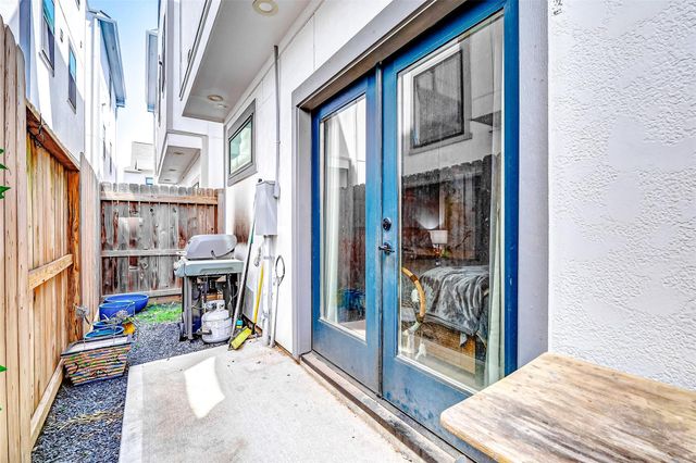 1747 Ojeman Spring Lane, Houston, TX 77055