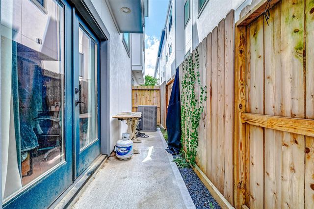 1747 Ojeman Spring Lane, Houston, TX 77055