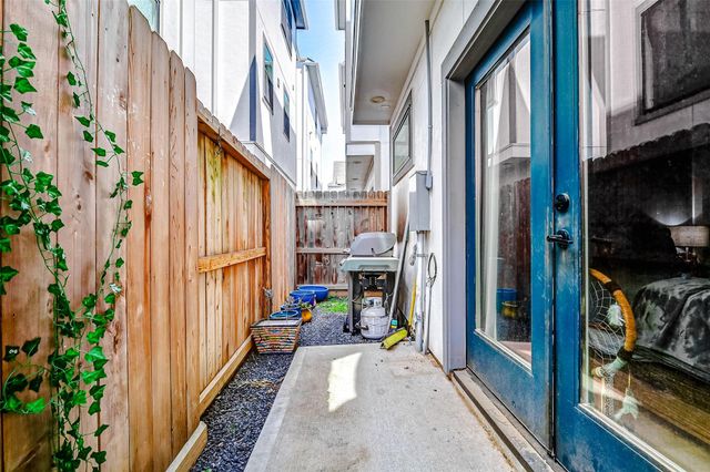 1747 Ojeman Spring Lane, Houston, TX 77055