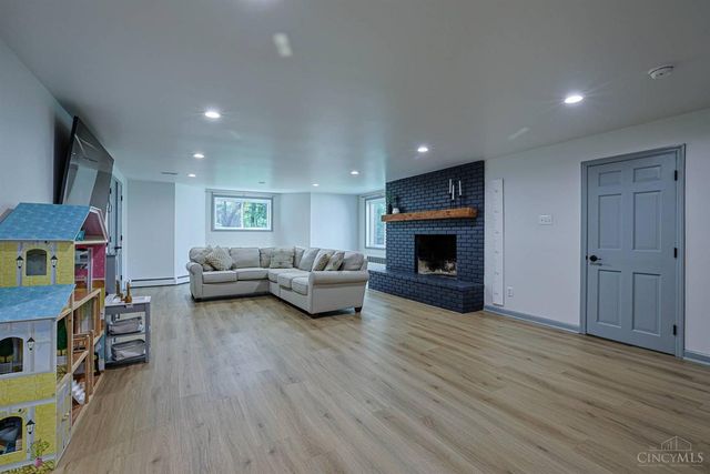 4006 Miami Rd, Mariemont, OH 45227