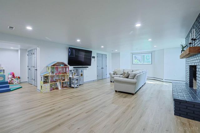 4006 Miami Rd, Mariemont, OH 45227