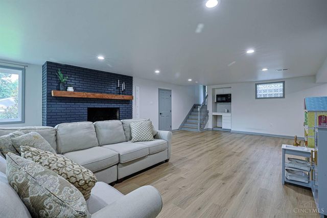 4006 Miami Rd, Mariemont, OH 45227
