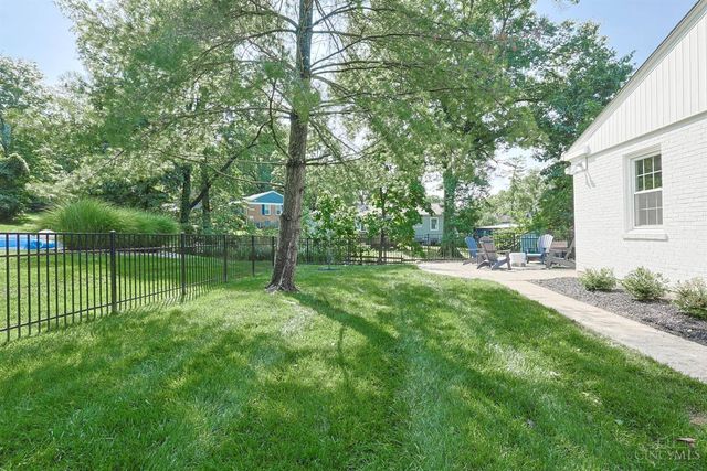 4006 Miami Rd, Mariemont, OH 45227