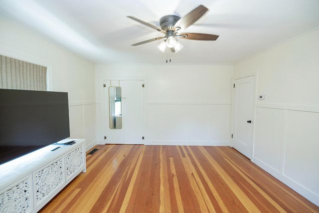 306 California Ave, Oakdale, CA 95361