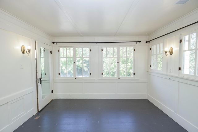 306 California Ave, Oakdale, CA 95361