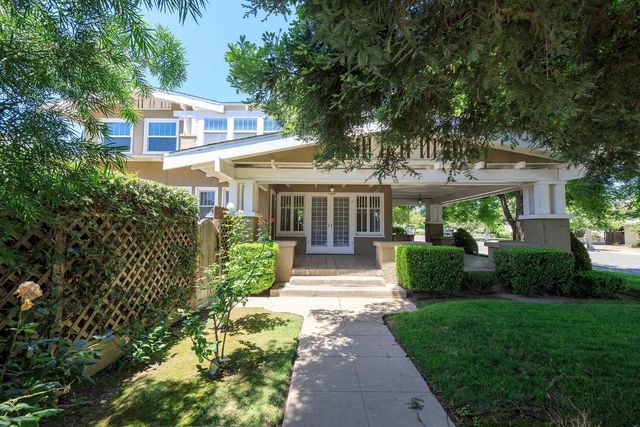 306 California Ave, Oakdale, CA 95361