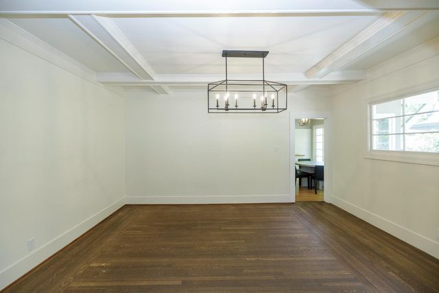 306 California Ave, Oakdale, CA 95361