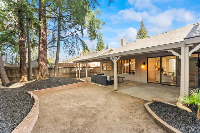 5350 Terrace Oak Cir, Fair Oaks, CA 95628