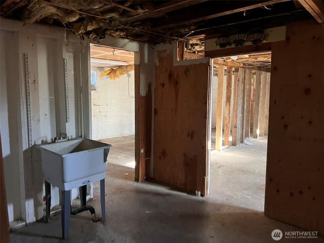 10049 8th Avenue SW, Seattle, WA 98146