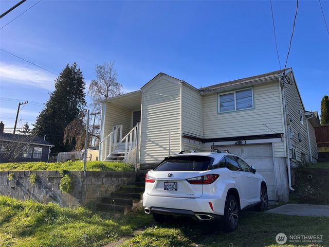 10049 8th Avenue SW, Seattle, WA 98146