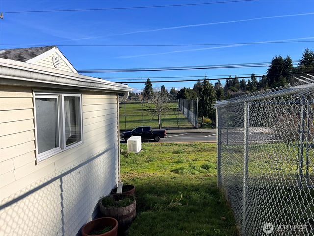 10049 8th Avenue SW, Seattle, WA 98146