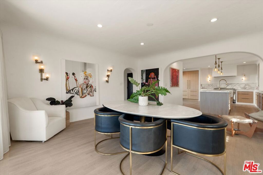 Image 12 of property listing at 2547 Creston Drive, Los Angeles, CA 90068