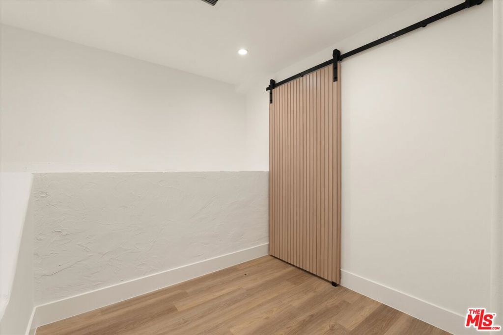 Image 22 of property listing at 2547 Creston Drive, Los Angeles, CA 90068