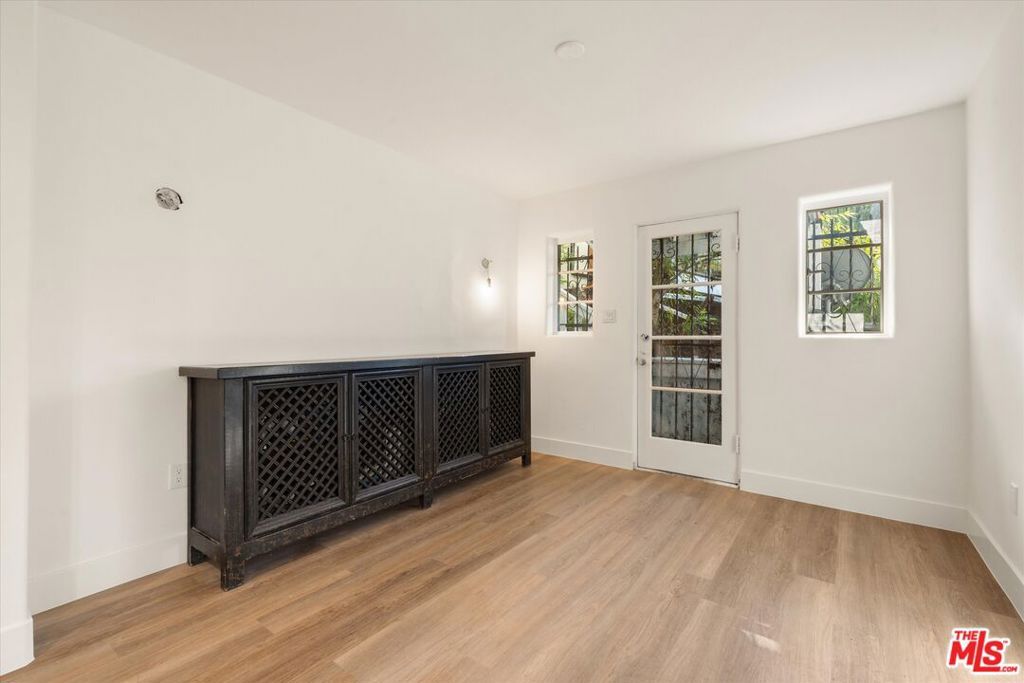 Image 24 of property listing at 2547 Creston Drive, Los Angeles, CA 90068