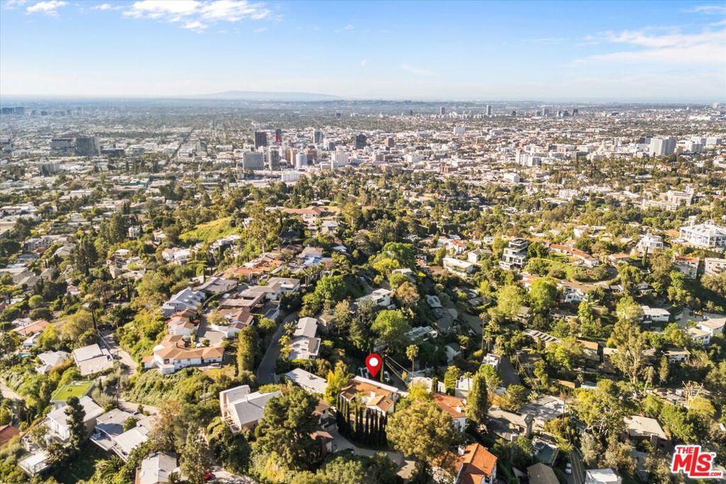 Image 44 of property listing at 2547 Creston Drive, Los Angeles, CA 90068