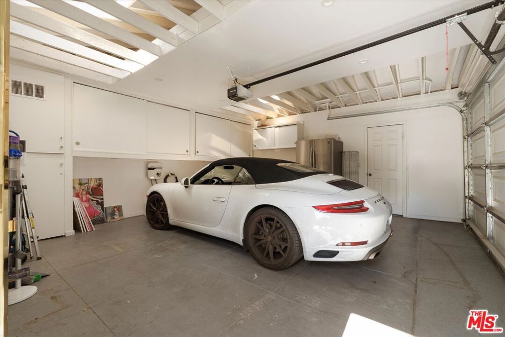 Image 45 of property listing at 2547 Creston Drive, Los Angeles, CA 90068