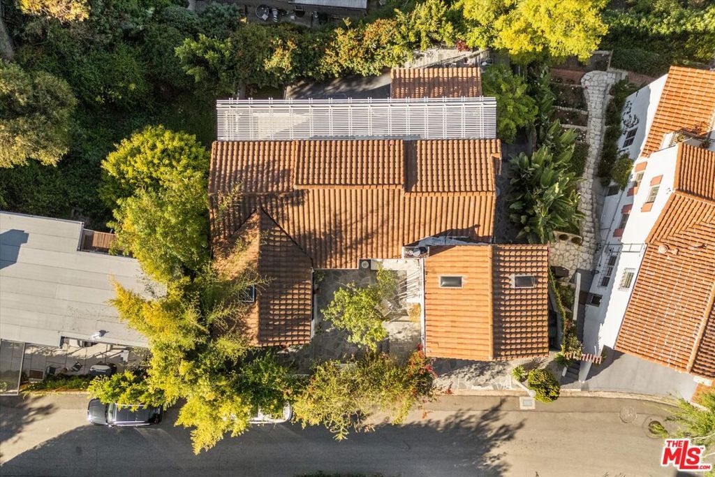 Image 47 of property listing at 2547 Creston Drive, Los Angeles, CA 90068