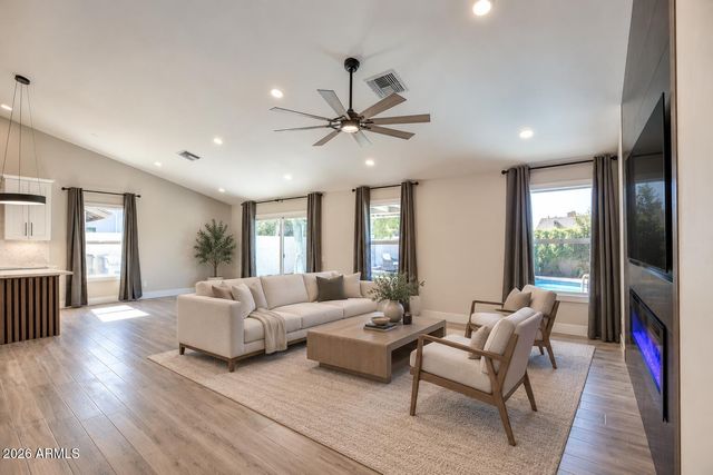 19606 N 3RD Avenue, Phoenix, AZ 85027