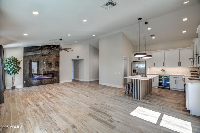 19606 N 3RD Avenue, Phoenix, AZ 85027