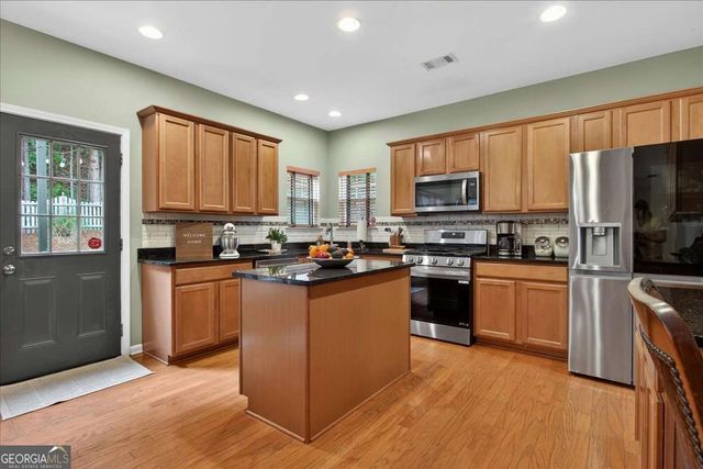 487 Highlands Loop, Woodstock, GA 30188