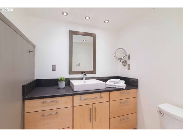 3321 Sw FAIRMOUNT Blvd, Portland, OR 97239