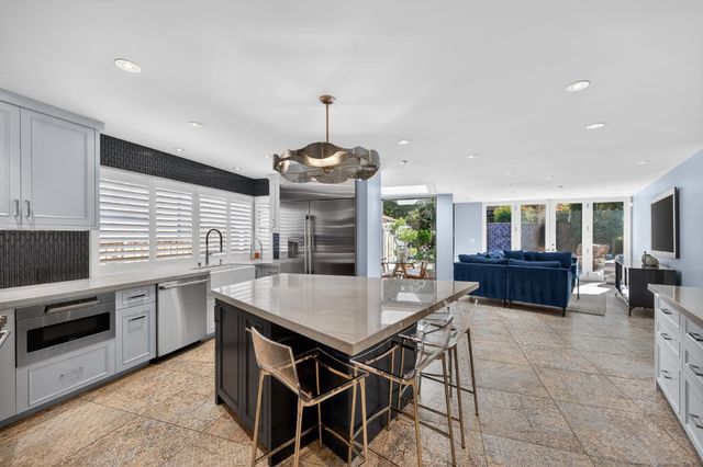 1407 44th St, Sacramento, CA 95819