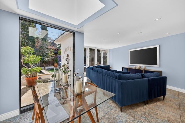 1407 44th St, Sacramento, CA 95819