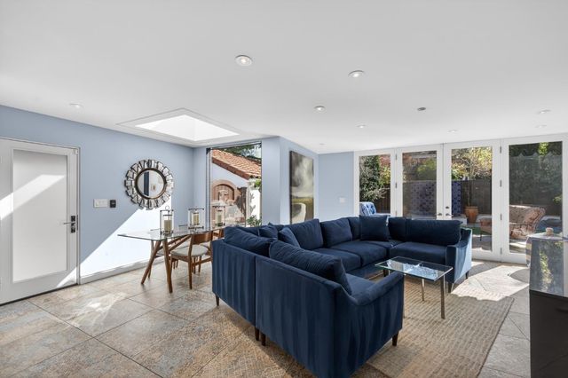 1407 44th St, Sacramento, CA 95819