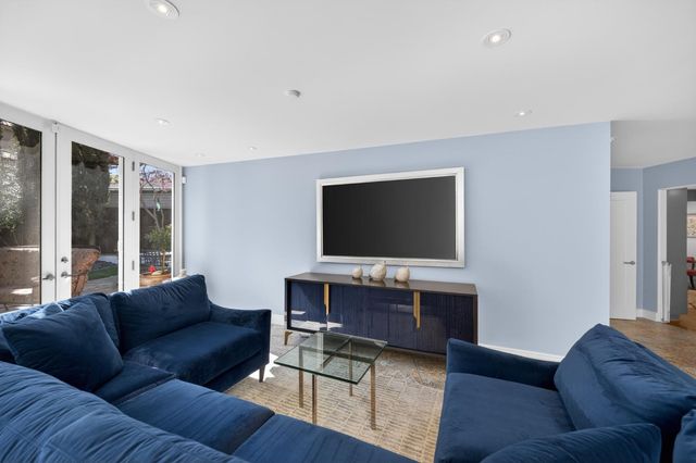 1407 44th St, Sacramento, CA 95819