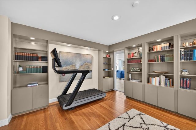 1407 44th St, Sacramento, CA 95819