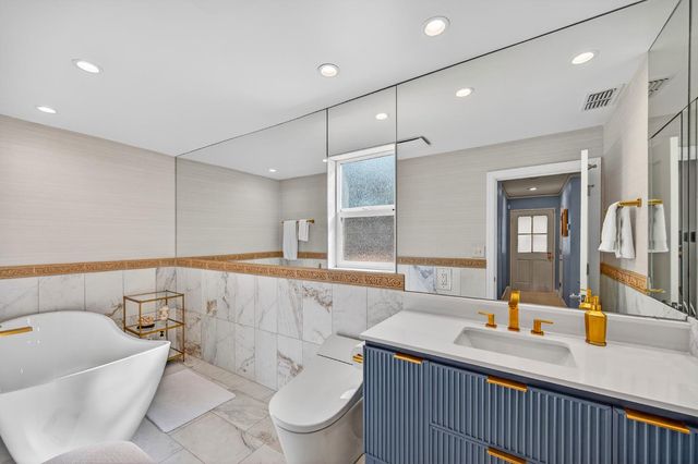 1407 44th St, Sacramento, CA 95819