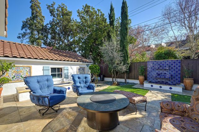 1407 44th St, Sacramento, CA 95819