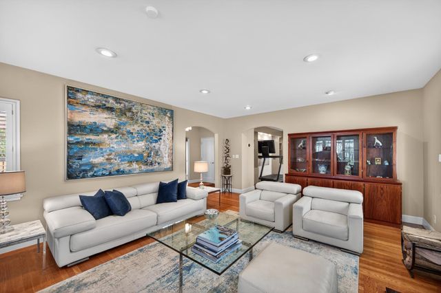 1407 44th St, Sacramento, CA 95819