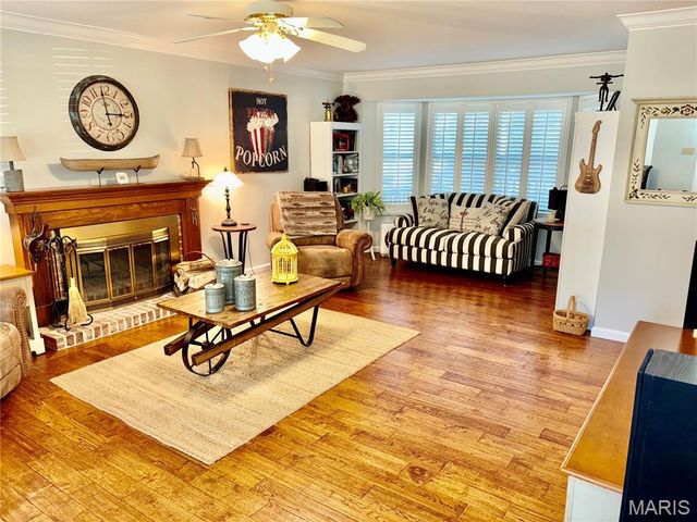 400 Hunters Crossing Court, Wildwood, MO 63040