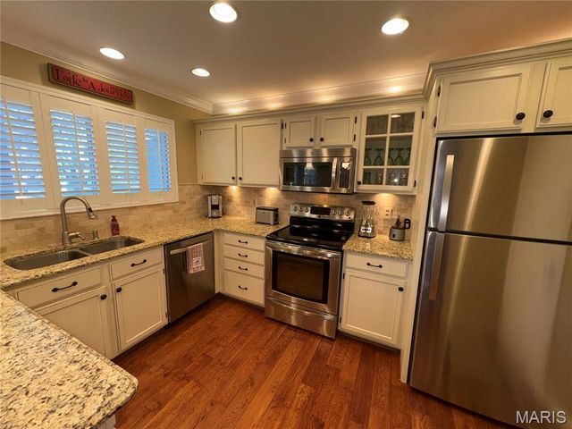 400 Hunters Crossing Court, Wildwood, MO 63040