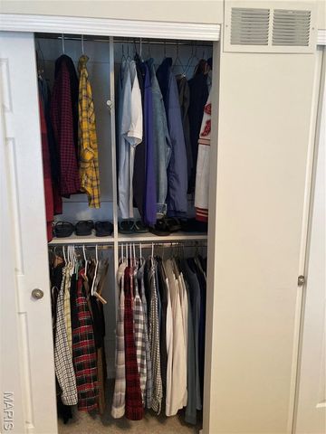 400 Hunters Crossing Court, Wildwood, MO 63040