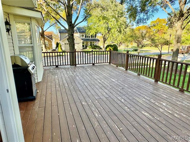 400 Hunters Crossing Court, Wildwood, MO 63040