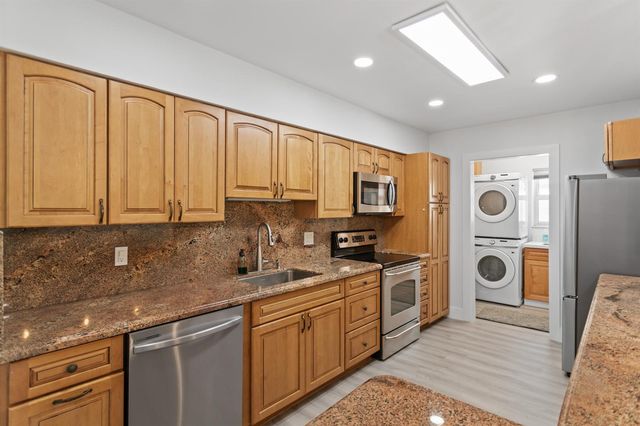 317 NE 3RD Avenue, Dania Beach, FL 33004