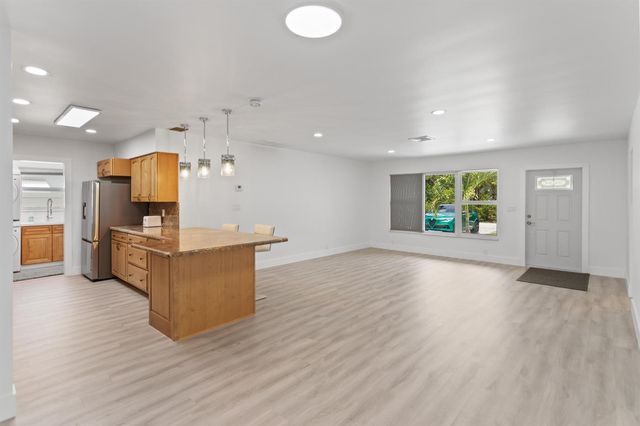 317 NE 3RD Avenue, Dania Beach, FL 33004