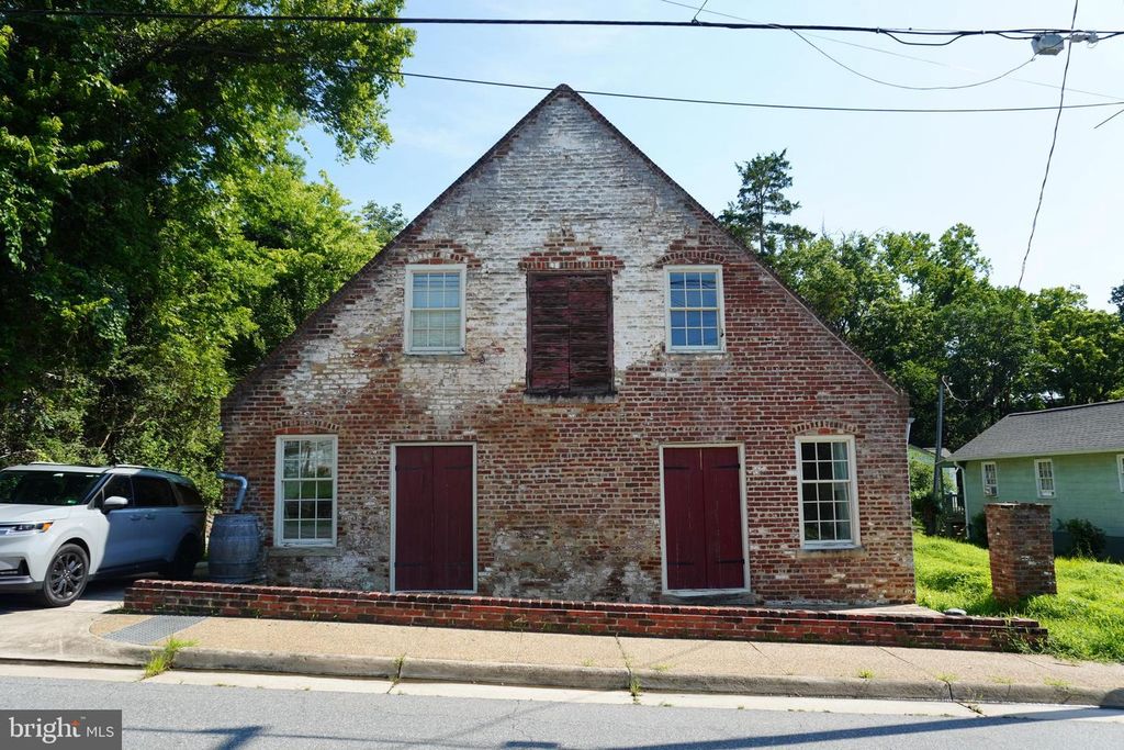 121 WASHINGTON ST, Falmouth, VA 22405