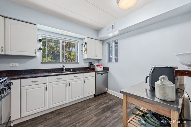 61 W Pier Drive 201, Westmont, IL 60559