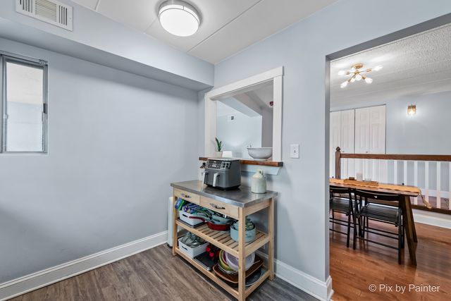 61 W Pier Drive 201, Westmont, IL 60559