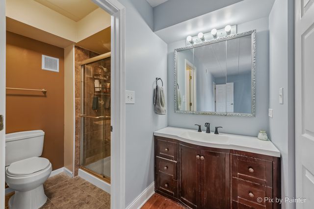 61 W Pier Drive 201, Westmont, IL 60559